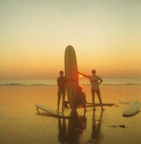 ENDLESS SUMMER Surfer Guys, Malibu Rising, Surf Aesthetic, Simple Things In Life, Surf Vibes, Surf Photography, Summer Surf, Enjoy The Sunshine, The Beach Boys