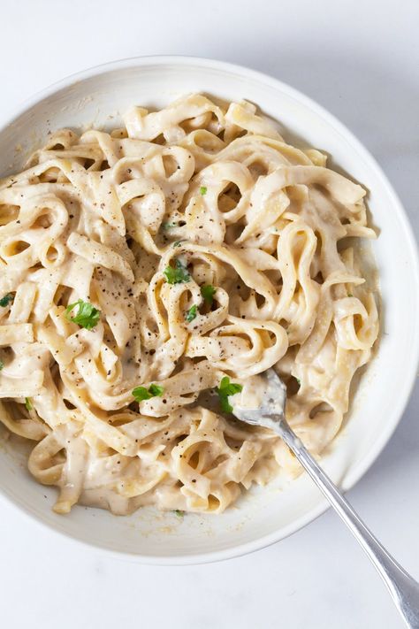 Vegan Fettuccine Alfredo (Store-cupboard Pasta Recipe) Protein Breakfast Bars, Vegan Fettuccine, Vegan Fettuccine Alfredo, Cashew Cheese Sauce, Cinnamon Smoothie, Store Cupboard, Vegan Italian, Fettuccine Alfredo, Drying Pasta