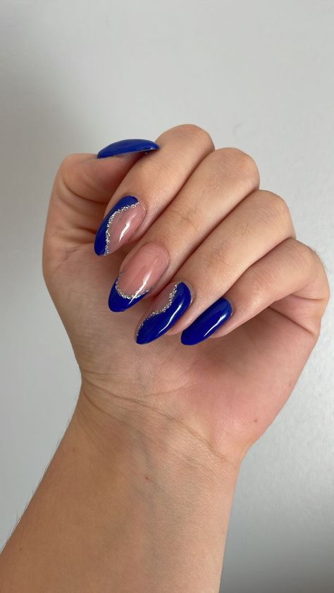 Royal Blue Almond Acrylic Nails, Royal Blue And Silver Nails Almond, Royal Blue Nails Designs Short Round, Dark Blue Prom Nails Almond, Dark Blue And White Nails Acrylic, Blue Nails Graduation, Royal Blue Nail Inspo Acrylic, Blue And Sliver Nails Ideas, Prom Nails For Dark Blue Dress