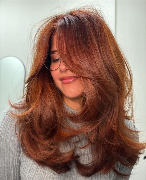 Medium Length Red Hair With Layers, Butterfly Layers Haircut, Highlights Around The Face, Layers Haircuts, Butterfly Layers, Curly And Straight Hair, Layers Haircut, Haircut Ideas For Women, Straight Hairstyles Medium