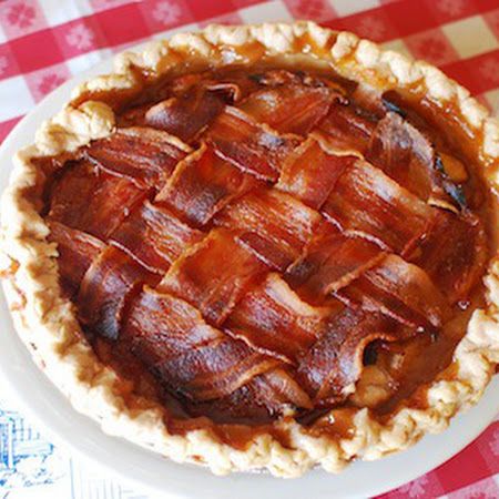 Bacon Pie.  After playing Hay Day, I would have said that these did not exist...I was wrong! Unique Pie Recipes, Bacon Lattice, Yummy Pie, Apple Pie Ingredients, Bacon Pie, Loveless Cafe, Unique Pies, Apple Pie Recipes, Delicious Pies