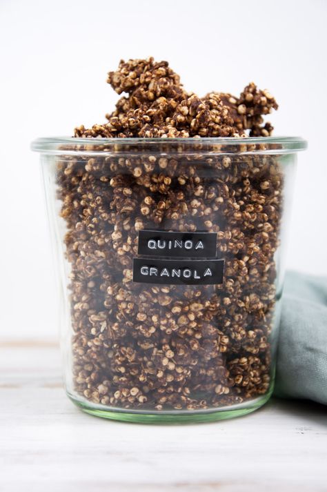 Make your very own Puffed Quinoa Granola! Have it with plant-based milk, yogurt or sprinkle it over nice cream! | ElephantasticVegan.com #quinoa #puffed #granola Puffed Grains Recipes, Raw Quinoa Recipes, Quinoa Desert, Puffed Quinoa Recipes, Breakfast Recipes Overnight, Recipes Overnight Oats, Vegan Oats, Quinoa Desserts, Crunchy Quinoa