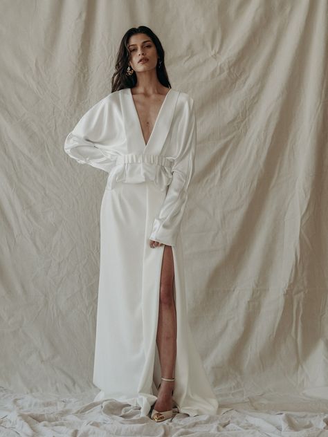 White Dress Photoshoot, Split Wedding Dress, V Top, Dress Photoshoot, Modern Kimono, Contemporary Bridal, Bridal Shower Outfit, Modern Wedding Inspiration, T Dress