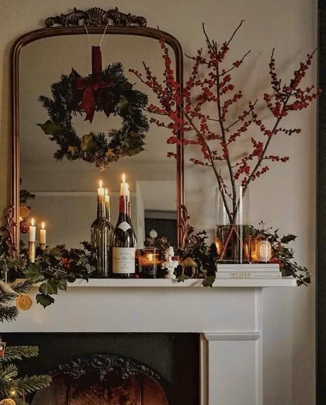 Doll Rooms, Christmas Living Room Decor Ideas, Christmas Living Room Decor, Decor 2023, Christmas Living Room, Dark Christmas, Christmas Decor Inspiration, Cottage Christmas, Christmas Interiors