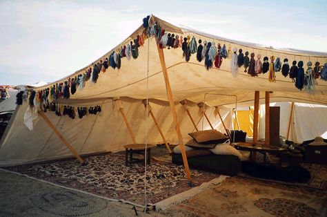 bedouin tent Larp Tent, Sukkah Ideas, Vendor Tent, Festival Tent, Boho Backyard, Tent Ideas, Bedouin Tent, Backyard Canopy, Nomad Life