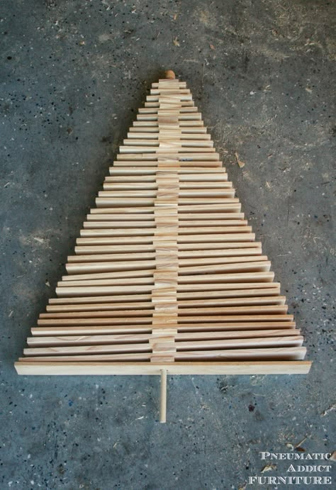 Pneumatic Addict : DIY Wood Slat Christmas Tree Spiral Christmas Tree Diy, Diy Wood Tree, Christmas Tree Dyi, Modern Christmas Diy, Diy Wooden Christmas Tree, Wood Christmas Trees Diy, Wooden Xmas Trees, Spiral Christmas Tree, Wall Christmas Tree