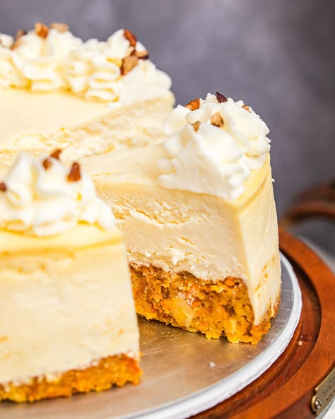 Carrotcake Cheesecake Cake, Carrot Cheesecake Recipe, Chess Cakes, Luisa Bakes, Cheesecake Carrot Cake, Carrot Cake Topping, Carrot Cake Cheesecake Recipe, Carrot Cheesecake, Cheesecake Topping