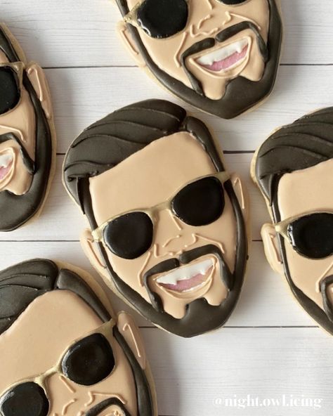 Portrait Cookies, Human Portrait, New Years Cookies, First Human, First Humans, Night Owl, Decorated Cookies, You And I, Round Sunglasses