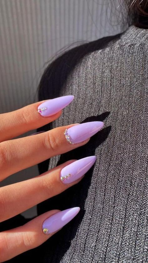 Light Purple Tip Nails, Nail Inspo Bling, Elegant Purple Nails, Lilac Nails Acrylic, Purple Almond Acrylic Nails, Lavender Almond Nails, Purple Tips, Lilac Nails, Lavender Nails