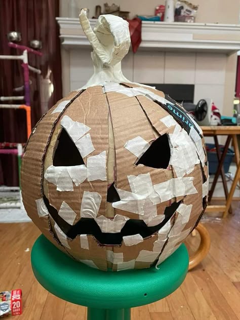 Paper Mache Projects Halloween, Cardboard Pumpkin Crafts, Cardboard Diy Halloween Decorations, Halloween Costume Pumpkin Head, Cardboard Halloween Diy, Halloween Garden Decor, Cardboard Pumpkin Diy, Cardboard Fall Decor Diy, Diy Halloween Decorations Cardboard