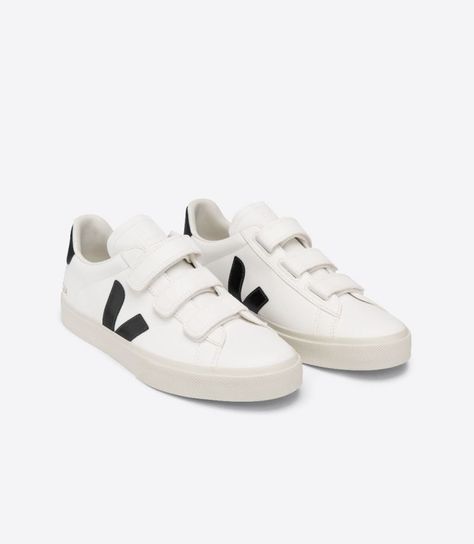 Veja Shoes, Basket Noir, Veja Sneakers, Heavy Metals, Leather Trainers, French Brands, Synthetic Rubber, White Trainers, Black Sneakers