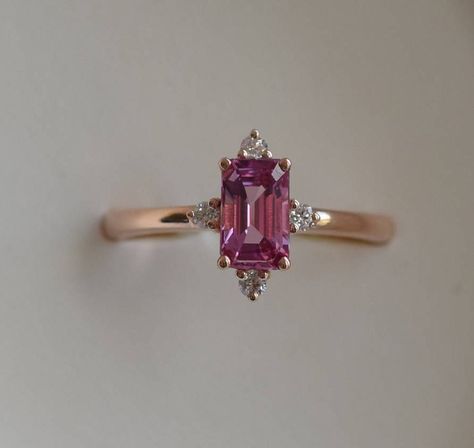 Promise Ring Emerald, Emerald Cut Sapphire Ring, 5 Stone Ring, Engagement Ring Gemstone, Fashion Thoughts, Pink Sapphire Engagement Ring, Peach Sapphire Engagement Ring, Pink Garnet, Pink Sapphire Ring Engagement