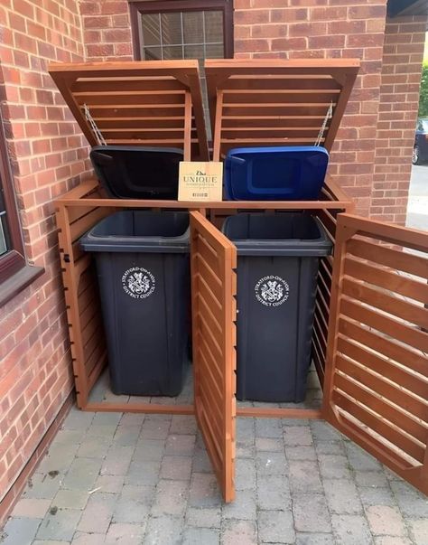 Wooden Bins Storage, Wooden Trash Bins Outdoor, Trash Bin Enclosure Outdoor, Wooden Garbage Bins Outdoor, Wood Bins Storage, Pallet Wheelie Bin Store, Wood Garbage Bin Outdoor Storage, Front Of Garage Decor, Garden Bin Storage Ideas