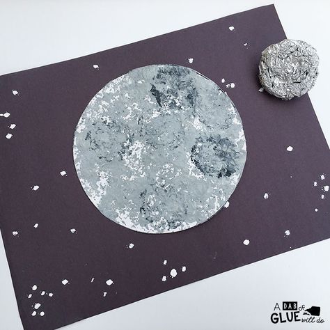 I have a space-obsessed kid in my house, so we love to do space crafts around here, and my son was very excited to do this moon craft! We made it extra fun and experimented with a different way to paint by making it foil-printed. This craft is great for preschool, kindergarten, first grade, or even older kids. It would also be a great art extension during a space theme in the classroom. Moon Crafts For Kids, Moon Lessons, Outer Space Crafts, Moon Craft, Space Theme Preschool, Space Activities For Kids, Space Preschool, Space Crafts For Kids, Space Week