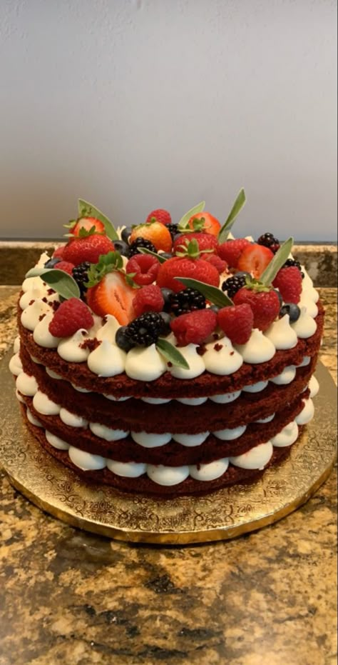 Red Velvet Fruit Cake, Easy Cake Decorating With Fruit, Fruit Covered Cake, Red Velvet Cake With Strawberries, Fruit Layered Cake, Red Velvet Cake With Fruit, Red Velvet Decorated Cake, Cakes With Fruit Decoration, Fruit Filled Birthday Cake