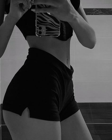 Corp Perfect, Short Noir, Fitness Inspiration Body, Foto Ideas Instagram, Body Inspiration, Cute Poses For Pictures, Cute Poses, Girl Body, Insta Photo Ideas