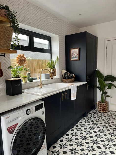 Dark Grey Utility Room, Kitchen To Utility Room Door, Hide Fridge In Living Room, Dark Utility Room Ideas, Utility Room Wallpaper, Laundry Room Floor Ideas, Room Floor Ideas, Black And White Laundry Room, Black And White Laundry