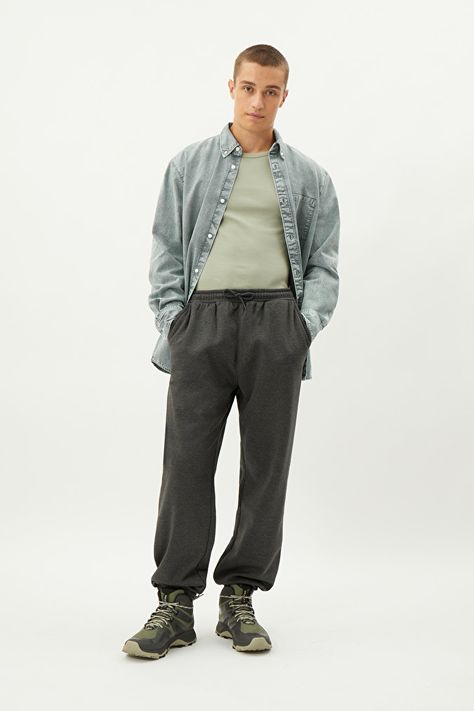 Cargo Fits, Swedish Street Style, Bleach Product, Grey Trousers, Grey Sweatpants, Blue Khakis, Youth Culture, Khaki Green, Mens Trousers