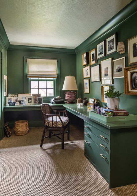 Masculine Home Office Ideas, Green Home Offices, Masculine Home Office, Luxurious Living Rooms, Green Office, Office Guest Room, Green Room, Home Decor Living Room, Home Decorating Ideas