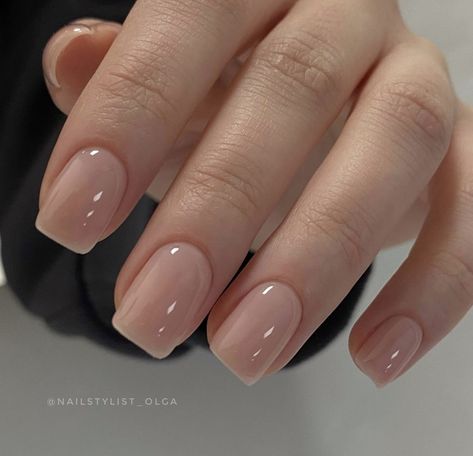 nude nails for girls short sqaured nails Short Square Professional Nails, Simple Nude Nail Designs, Nude Square Nails, Feminine Nails, Glossy Nails, Chic Manicure, Light Feminine, Hello Nails, Romantic Nails