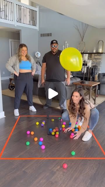 Basketball Balloon Challenge, Ballon Party Games, Colour Games For Adults, Balloon Games For Kids Indoor Activities, Games For Parents In School, New Year Games Ideas, Activities With Balloons, Balloon Games For Adults, School Festival Ideas