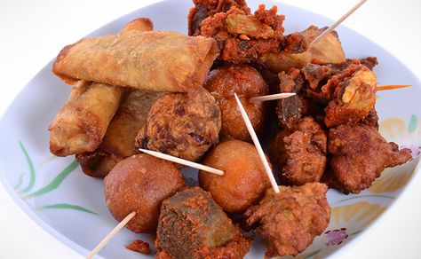 Small Chops Nigerian Homes, Main Course Menu, African Snacks, Small Chops, African Recipes Nigerian Food, Order Cakes Online, Nigerian Recipes, Food Menu Design, Nigerian Food