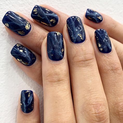 The Nail Room & Co on Instagram: “Blue Marble with Gold Foil by Lucy ✨” Vein Nails, Blue Marble Nails, Blue Gold Nails, Marble With Gold, Gold Acrylic Nails, Infinity Nails, Funky Nail Art, Marble Nail Designs, Nail Room