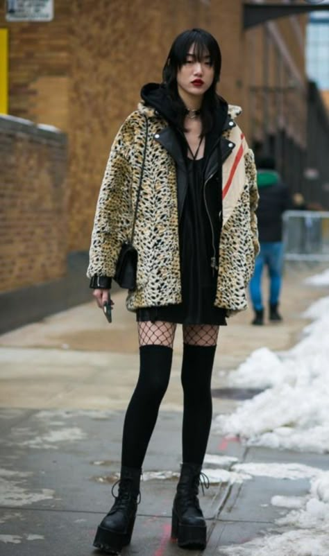 Nana Winter Outfit, Modern Punk Outfits, Flamboyant Gamine Outfits, New Rock Outfit, Leopard Print Coat Outfit, Gamine Outfits, Grunge Outfits Winter, Punk Street Style, Sora Choi