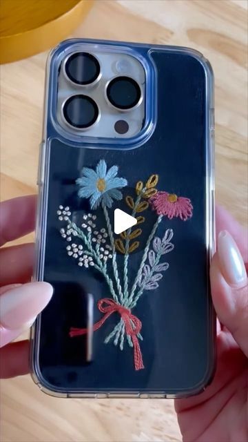 Mobile Cover Design Handmade, Mobile Cover Diy Handmade, Embroidery Phone Case Diy, Embroidery Phone Case, Embroidery Mobile Cover, Embroidery Phone Cover, Embroider Phone Case, Phone Back Cover Embroidery, Embroidered Phone Cover