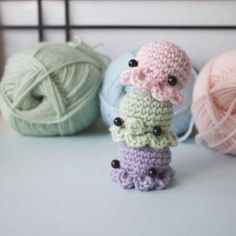 Mini Octopus Amigurumi Pattern | móhu Tiny Crochet Octopus, Tiny Crochet Octopus Pattern, Crochet Small Octopus, Mini Things To Crochet, Free Octopus Crochet Pattern, Mini Octopus Crochet Pattern, Mini Crochet Patterns, Mini Octopus Crochet, Crochet Mini Octopus