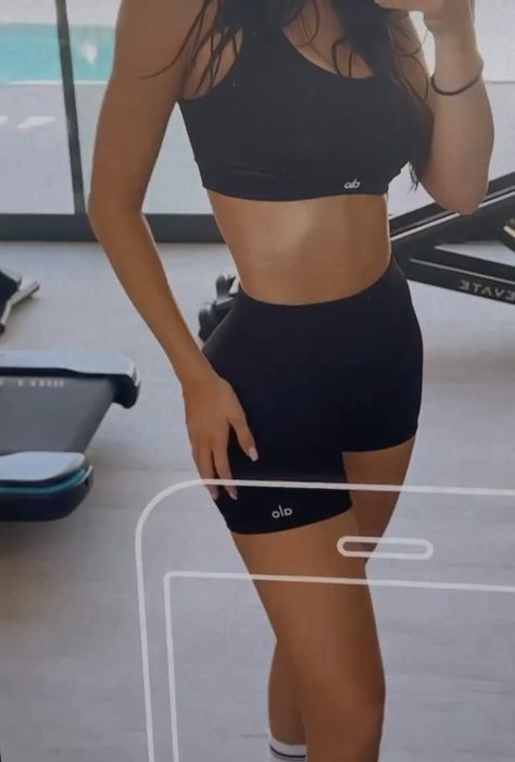 Kylie Jenner Workout, Khloe Kardashian Tristan Thompson, Khloe Kardashian And Tristan, Kylie Jenner Hair, Kim Kardashian Kanye West, Fitness Fashion Outfits, Gym Suit, Kim Kardashian And Kanye, King Kylie