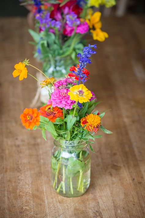 Wildflowers Wedding Table Decor, Flower Mason Jars, Zinnias In Vase, Wildflower Cocktail Hour, Cosmos And Zinnias, Wildflowers In Mason Jars, Wedding Jars Centerpieces, Wedding Flowers Zinnias, Zinnia Bouquet Mason Jars