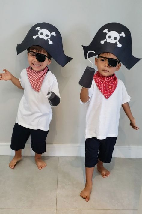 Pirate Fancy Dress Kids, Diy Pirate Costume Boys, Pirate Costume Toddler Boy, Pirate Diy Costume Kids, Pirates Diy Costume, Homemade Pirate Costume For Kids, Boy Pirate Costume Diy, Boys Pirate Costume Diy, Pirate Dress Up Day At School