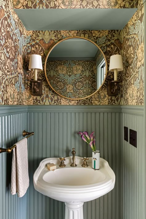 Modern Wainscoting Ideas, William Morris Interior, Vintage Bathroom Ideas, Painted Wainscoting, Downstairs Cloakroom, William Morris Wallpaper, Retro Tiles, Morris Wallpapers, Cloakroom Basin