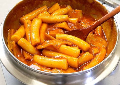 Spicy Tteokbokki - Bunsikjip Style! – FutureDish Spicy Tteokbokki, Korean Tteokbokki, Tteokbokki Recipe, Korean Chili Paste, Retro Desserts, Wheat Rice, Gochujang Sauce, 2023 Recipes, Spicy Korean