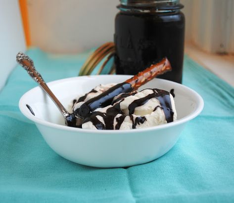 Homemade Peppermint Hot Fudge Sauce | Neighborfood Grilled Peach Salad, Peppermint Fudge, Meat Chili, Hot Fudge Sauce, Scoop Of Ice Cream, Homemade Caramel Sauce, Ice Cream Floats, Peach Salad, Holiday Sweets