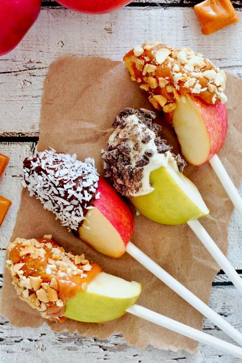 Apple Slices On A Stick, Dipped Apple Slices, Fall Treats Recipes, Apple Slice Recipe, Halloween Food Treats, Fall Snacks, Apple Dip, Thanksgiving Treats, Caramel Chocolate