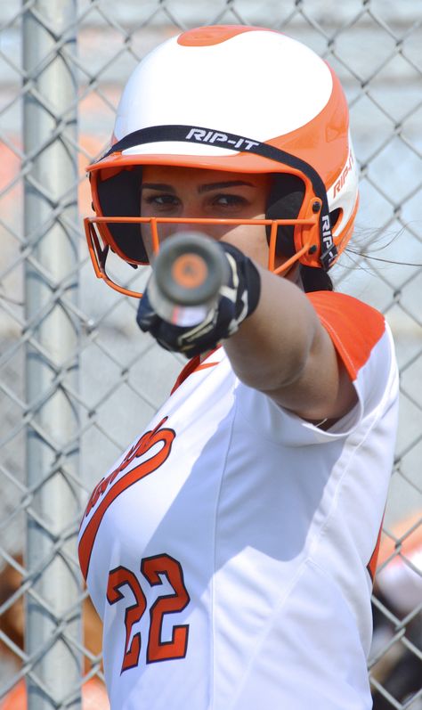 Sports Photo Shoot Ideas, Softball Photography Ideas, Softball Sports Photography, Softball Poses For Pictures Photo Ideas, Soft Ball Pictures, Softball Pitcher Senior Pictures, Softball Team Photo Ideas, Senior Softball Photoshoot Ideas, Softball Photo Shoot Ideas