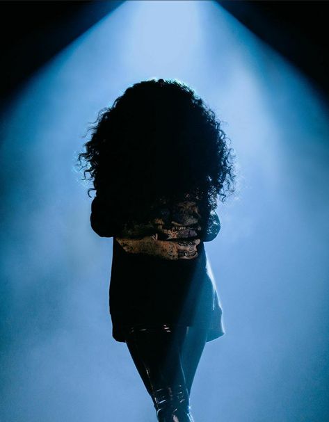 H.e.r Singer Aesthetic, Female Singers Aesthetic, Gabi Wilson, Black Female Singers, 70s Singers, Singer Aesthetic, Kiara Carrera, Pretty Wings, Sza Singer