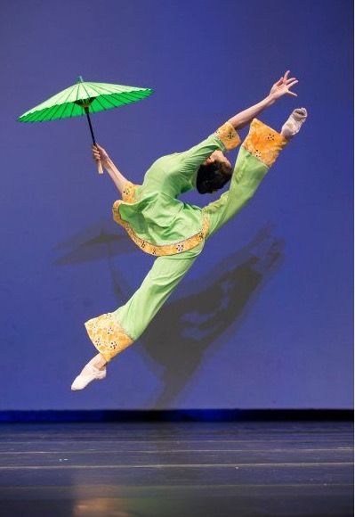 Melody Qin of Shen Yun Dance Aesthetics, Falun Gong, Shen Yun, Chinese Dance, Types Of Dancing, Exotic Dance, World Dance, Dance Like No One Is Watching, Dance Movement