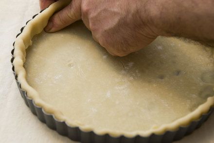 Basic Short-Crust Pastry Recipe - NYT Cooking INGREDIENTS 145 grams all-purpose flour (about 1 cup) ½ teaspoon kosher salt 1 stick cold unsalted butter (1/4 pound), cut in 1/8-inch pieces 3 tablespoons ice water Easy Quiche Crust, Short Pastry, Tarts Crust, Pastry Recipe, Homemade Pastries, British Baking, Nyt Cooking, Pie Crust Recipes, Shortcrust Pastry