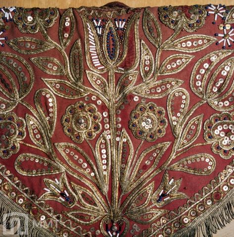 Polish Embroidery, Poland Photography, Zardosi Embroidery, Kutch Work Designs, Zardozi Embroidery, Polish Folk, Kurti Embroidery Design, Embroidered Lace Fabric, Bead Embroidery Patterns