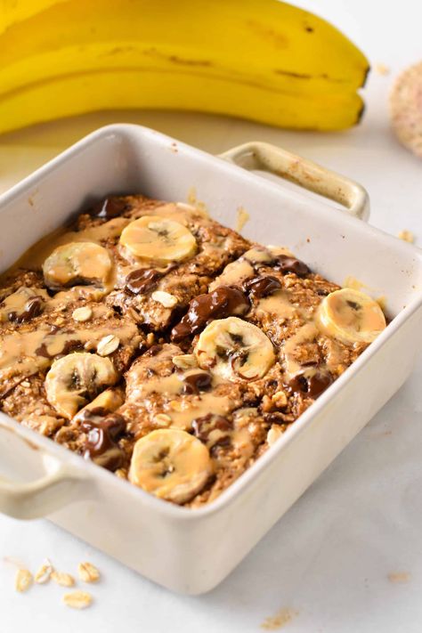 If you love banana bread for breakfast, but you are after a healthier version try these baked oats made with healthy ingredients. It tastes like your favorite banana bread but is packed with fiber, proteins, and no refined sugar needed. Banana Bread Baked Oats, Bread For Breakfast, Protein Banana Bread, Baked Oats, Healthy Ingredients, Healthy Ingredient, Refined Sugar, Bread Baking, If You Love