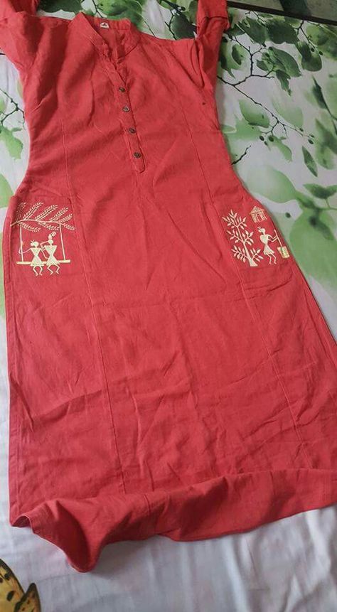 Warli Painting, Painting Fabric, Hand Painted Dress, Fabric Painting On Clothes, Dress Painting, Fabric Paint Designs, Embroidery On Kurtis, Kurti Designs Latest, Kurti Embroidery Design