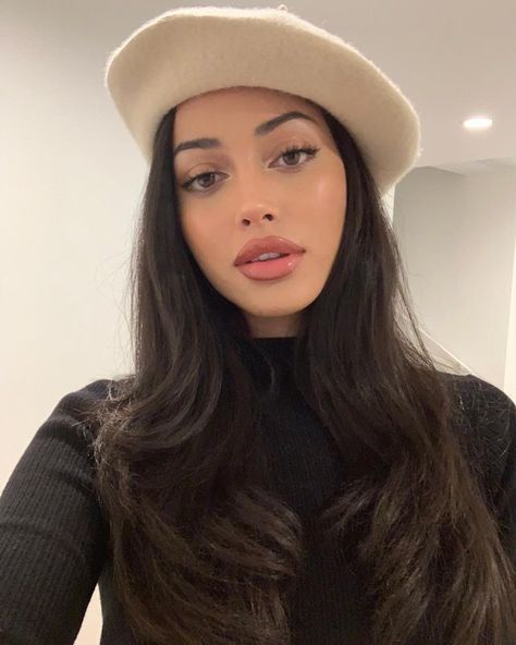 CINDY KIMBERLY Baret Outfit, Kimberly Hair, How To Makeup, Looks Kylie Jenner, Aelin Galathynius, Hair Color Techniques, Colorful Eye Makeup, Cindy Kimberly, Edgy Makeup