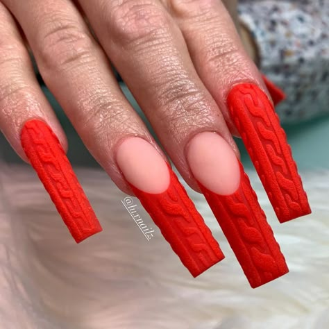 Sweater Nails Designs Almond, Red Cable Knit Nails, Red Christmas Nails Sweater, Sweater Nails Designs Christmas, Sweater Tip Nails, Christmas Nails Sweater Pattern Red, Glossy Sweater Nails, Red Christmas Sweater Nails, Fall Sweater Nails Acrylic