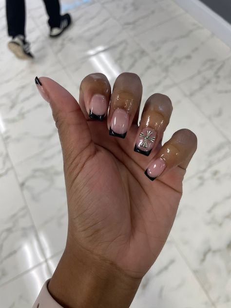 Short Black French Tip Nails Chrome Hearts, Black Chrome Heart Nails, Black French Tip Chrome, Frenchie Nails, French Tip Chrome, Nails Coffin Short, Black French Tip, Black French Tips, Hard Nails