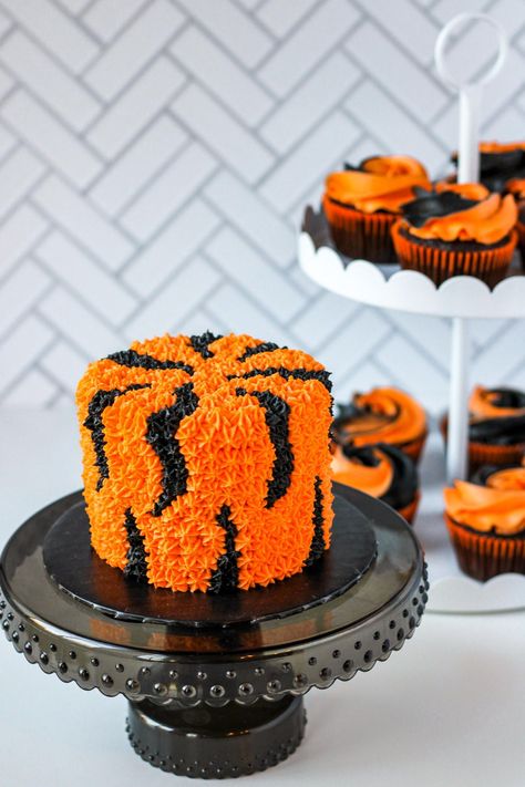 Tiger Cupcake Cake, Bengals Cake Ideas, Tiger Smash Cake, Tigger Smash Cake, Tiger Birthday Cakes, Tiger Stripe Cake, Bengals Birthday Cake, Tiger Cake Ideas, Clemson Party