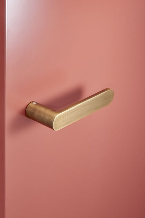 Internal Doors Handles, Minimalist Door Handle, Beige Interiors, Internal Door Handles, Own Apartment, Door Handle Design, Summer Cabin, Beige Interior, Design Door