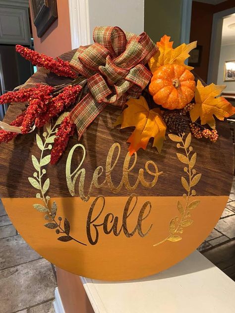 Thanksgiving Wood Signs, Diy Fall Crafts, Door Signs Diy, Signs Diy, Wooden Wreaths, Fall Door Hangers, Fall Thanksgiving Decor, Round Wood Sign, Fall Halloween Crafts